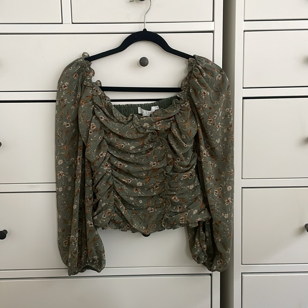 NWT ASTR The Label Green Floral Long Sleeve Top